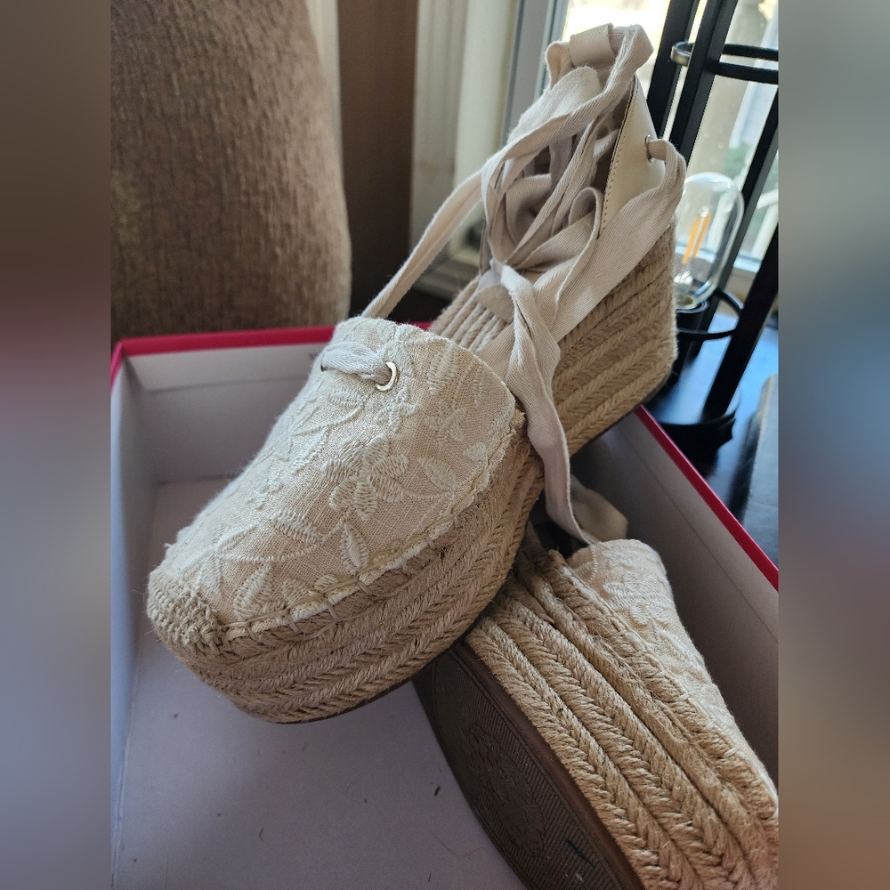 Vince Camuto Linen Tishea Elegant Cream Espadrille Wedges Womens 9 New In Box